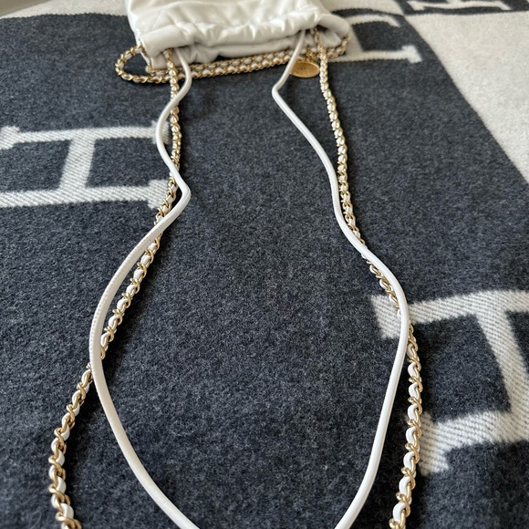 **UNICORN** NEW Authentic Chanel 23B Mini 22 Bag in White Full Set - Picture 13 of 14